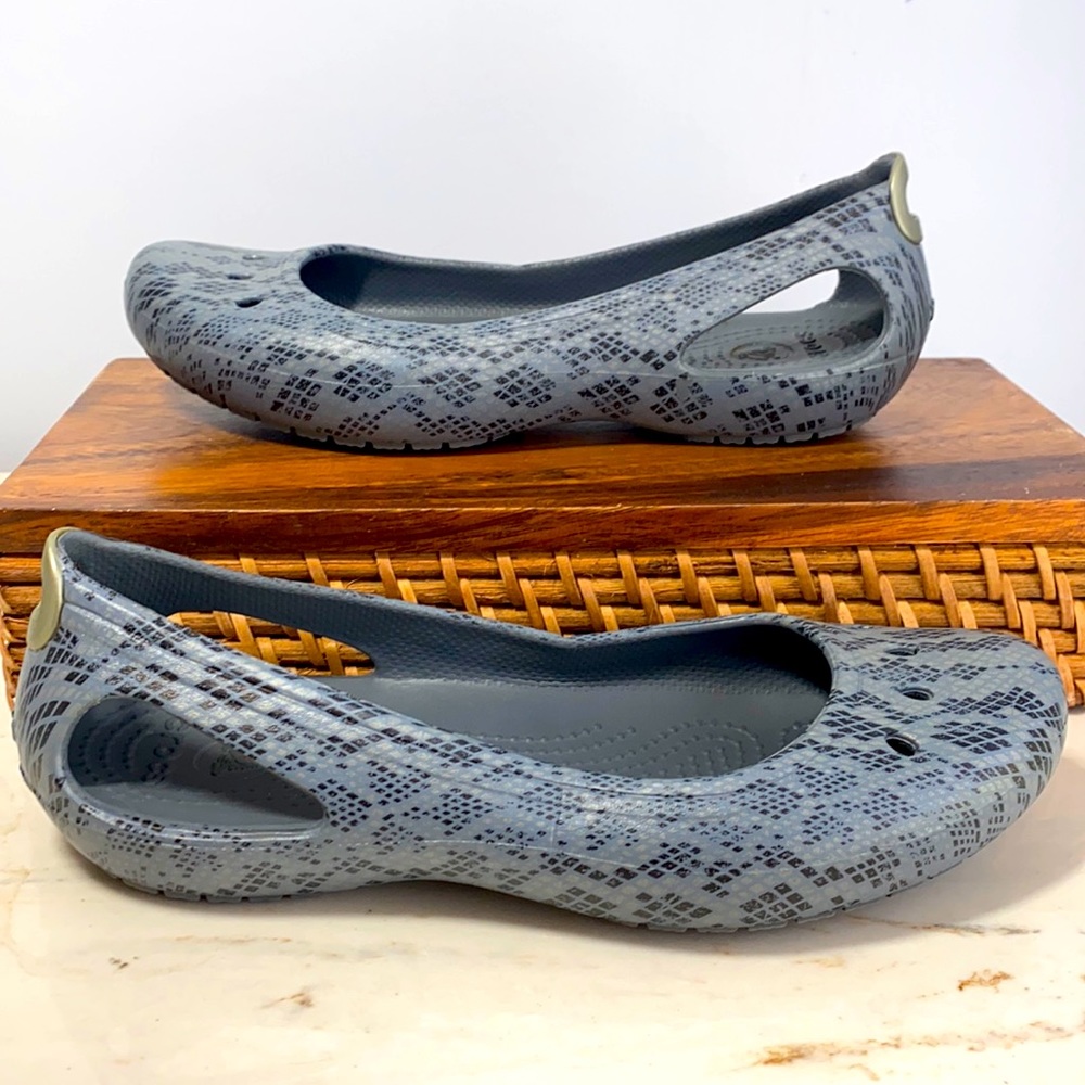 Crocs Kadee Gray Snake Digital Print Flats Size 8